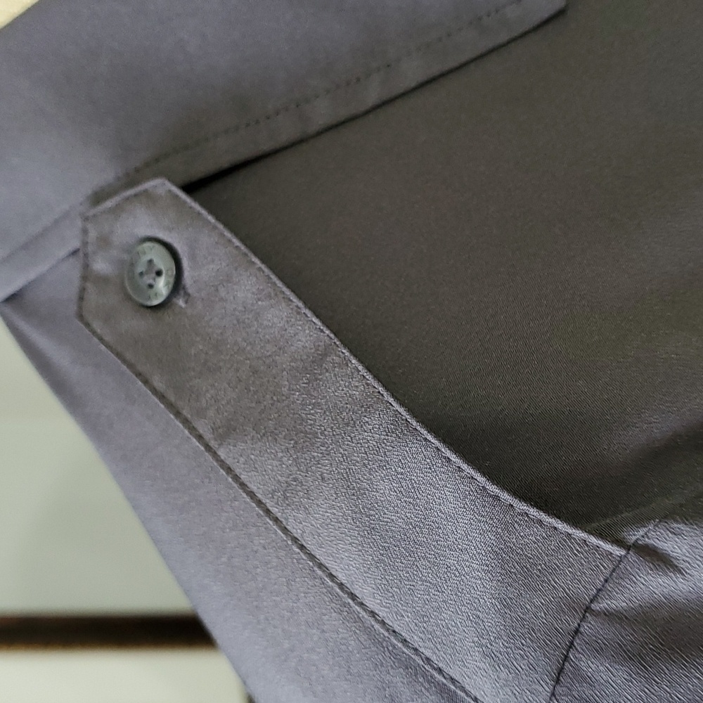 DKNY LONG SLEEVES BLOUSE, with tabs, front pockets.‎ Size large, gray. - Picture 4 of 9